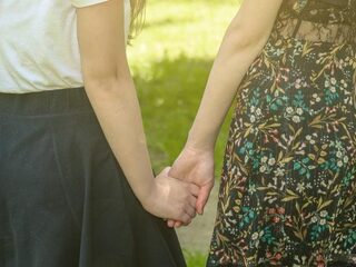 Joëlle kaapt Hayat tijdens speeddate op de radio