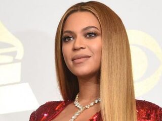 Beyoncé brengt met Halloweenoutfit eerbetoon aan legendarische R&B-artiest