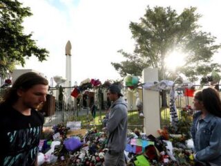 'Dader terreuraanslag Nieuw-Zeeland wil meer rechten in de gevangenis'