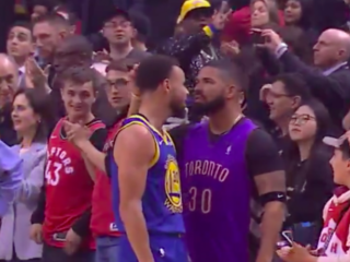 Drake 'verkoopt' pluisje dat hij uit Stephen Curry's haar haalde