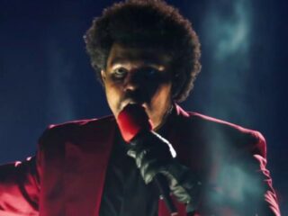 The Weeknd wint twee VMA's en geeft sick optreden op wolkenkrabber in New York