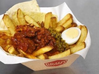 Wie heeft er zin in een 'Surinaams patatje roti stoof'?