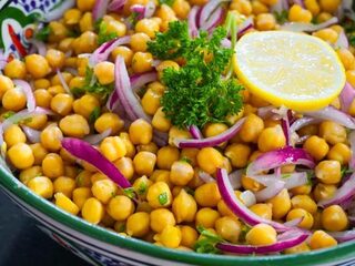 RECEPT: Kikkererwtensalade van de Healthy Sisters