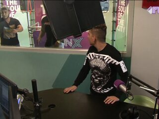 Prank: YousToub loopt boos weg tijdens interview met Armoo