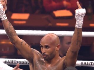 Bokser gediskwalificeerd na tegenstander op oneerlijke wijze knockout te slaan