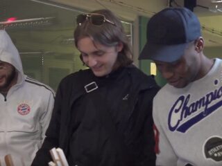 VIDEO: Picasso's Sevn Alias, Josylvio & Kevin schilderen naaktmodel