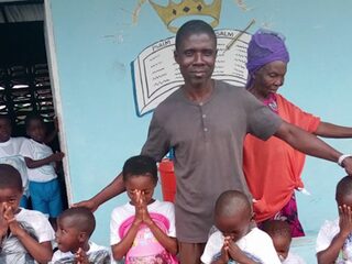 VIDEO: Hoe een internetoplichter eerlijk geld ging verdienen voor de hele buurt