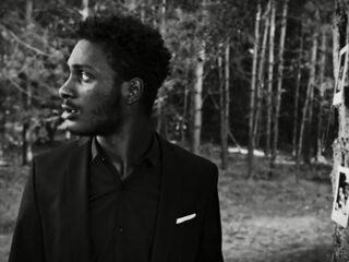 PRIMEUR: James Francis dropt duistere video van 'You Taste Like'