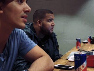 Bekijk hoe Spanker, Cho en Timor Steffens 'Pay Us' in elkaar zetten en testen