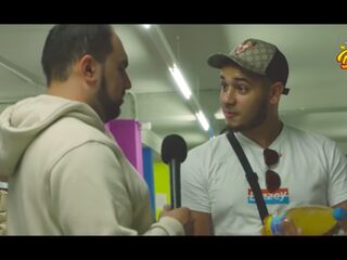 'Babak Smult Weer' bij YousToub, die niet kan koken...