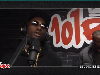 Dopebwoy komt met een harde studiosessie bij 101Barz