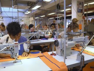 Amsterdamse studenten naaien zich drie dagen lang suf in 'sweatshop'