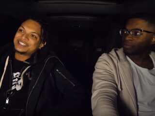 Verlegen Ronnie Flex durfde vroeger niet te dansen met meisjes