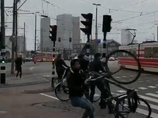 Zo overleeft Nederland de storm (of niet) #CodeRood