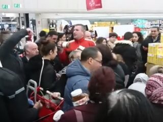 Fransen worden helemaal gek bij grote uitverkoop chocoladepasta