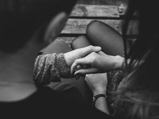 Dilemma: Mijn pestkop van vroeger wil nu met me daten!