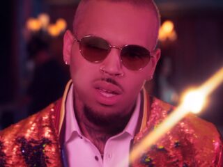 Chris Brown bespreekt de verdeeldheid in Amerika op nieuwe track