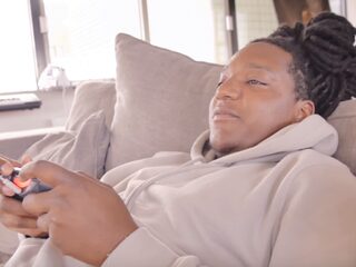 Jonna Fraser geeft kijkje in zijn 'doodnormale' leven in nieuwe serie