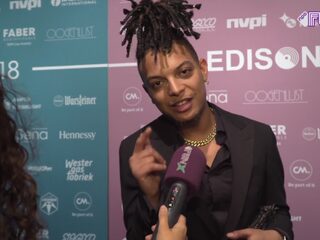 Ronnie Flex wint twee Edison Pop Awards en kondigt track met Famke Louise aan