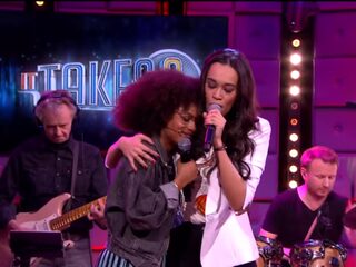 FunX-dj Eva en Romy Monteiro doen soulfulle cover van Rihanna's Only Girl bij RTL Late Night