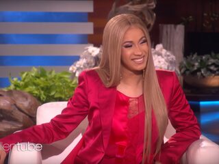 Cardi B legt bij Ellen DeGeneres uit waarom ze twerkend op Coachella stond