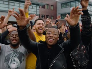 SFB en Murda nemen een hele school over in video van 'Shutdown'