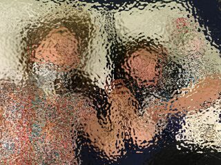 Hartverscheurend weerzien van broer (5) en zus (8) na crash die ouders doodde