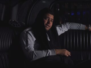 Lijpe dropt keiharde bars in nieuwe Limo Sessie