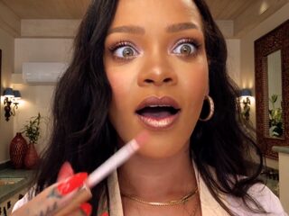 Je gaat sowieso stuk om Rihanna's hilarische make-up tutorial