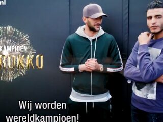 WK Warming-up: Touzani spreekt (en voetbalt) met WK-spelers voor NOS-programma