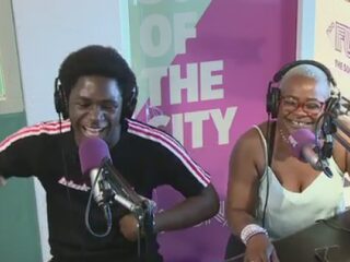 Leafs en zijn moeder in Nando's Karaokespel is goals