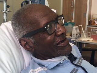 Zingende straatverkoper 'Blikkie' heeft uitgezaaide leverkanker