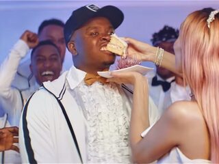 VIDEO: Big Shaq danst niet op eigen bruiloft, want Man Don't Dance