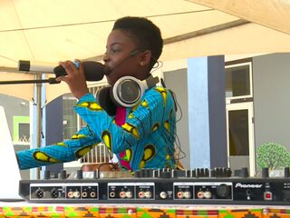 Erica (10) a.k.a. DJ Switch is jongste winnares van Ghana's DJ Awards