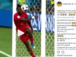 Komisch: Belg Batshuayi schiet bal op eigen hoofd bij viering WK-doelpunt
