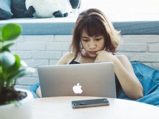 7 herkenbare struggles als je moet werken met dit weer