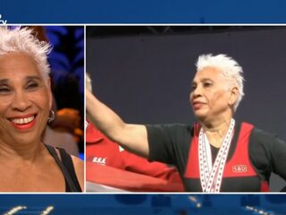 Wereldkampioen powerliften Ina (71) is een inspiratie voor iedereen