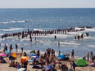 In zee zoekgeraakte 5-jarige teruggevonden na massale hulp badgasten