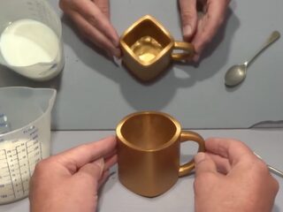 Zie jij een ronde of een vierkante gouden mok?