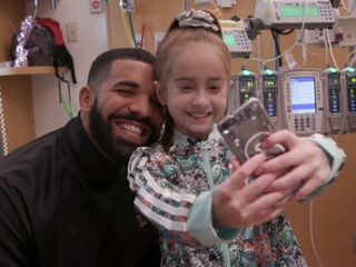 VIDEO: Drake-fan Sofia krijgt ook een nieuw hart!