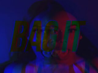 Lady Bee gaat lekker met Bag It en Trumpets tunes