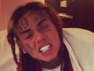 6ix9ine slaat Chief Keef-fan bont en blauw