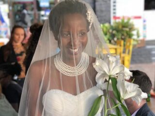 Oxford student trouwt met zichzelf na 'gezeur' van ouders