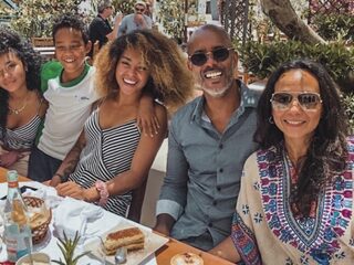Deze Surinaams-Nederlandse familie deelt hun zen leven vanuit het zonnige Ibiza