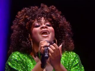 Kijkers lyrisch over Beyoncé-cover Avanaysa in halve finale The Talent Project