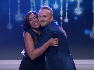 Arjen Lubach brengt ode aan 2018 in rap met Glennis Grace