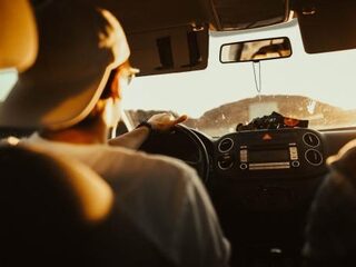 Man (18) moet net behaalde rijbewijs na 49 minuten alweer inleveren