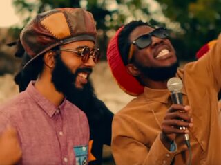 Deze moderne reggae-artiesten brengen je die Jamaican good vibes