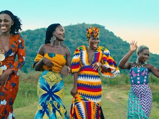 Fuse ODG brengt ode aan Afrikaanse vrouwen in New African Girl-video
