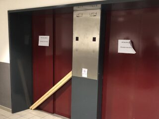 Lift met daarin veertien mensen stort 7 verdiepingen naar beneden